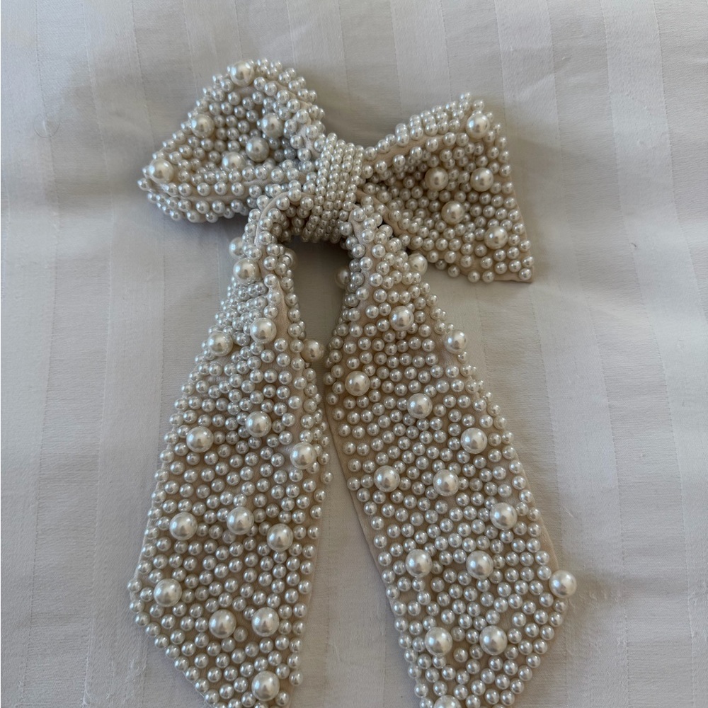 Sincerely Jules Pearl Bow Hair Clip